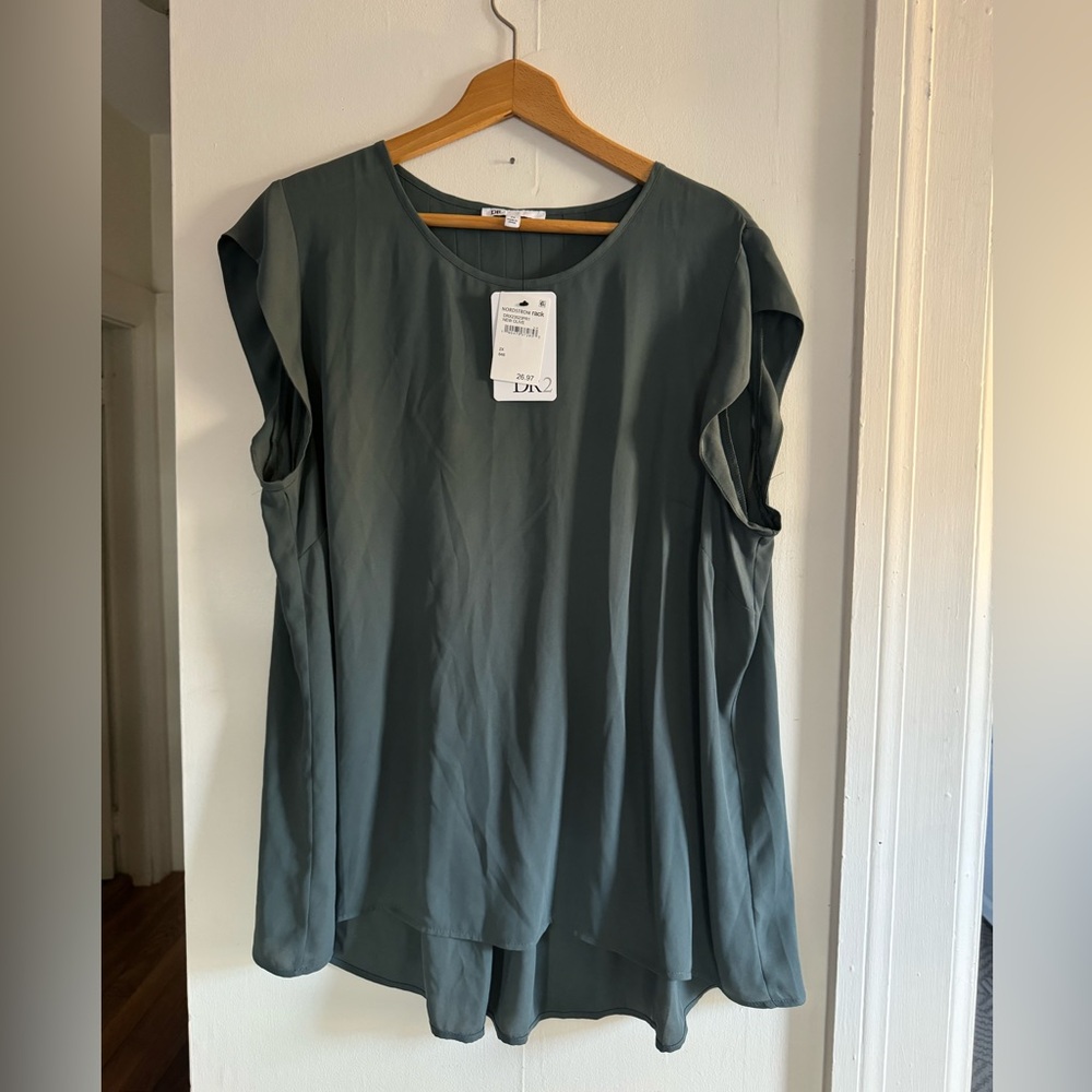 NWT Nordstroms Rack Women’s plus size 2X olive capped sleeve blouse